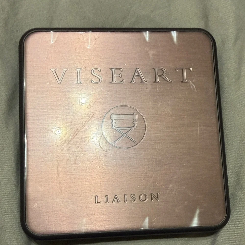 Viseart Eyeshadow Palette with Purple, Pink, and Green Hues